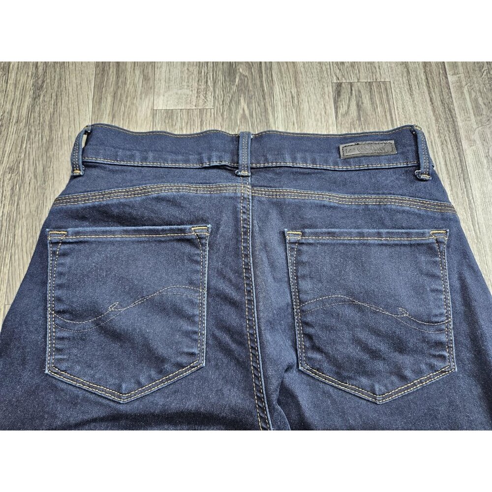 (3/$35) Lee Jeans Womens 6 Petite Blue Easy Fit Denim Straight Leg Classic - Picture 3 of 12